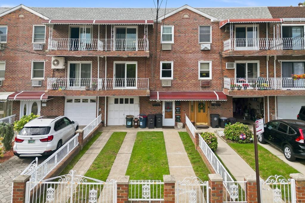 2558 Cropsey Avenue Property Photo 2
