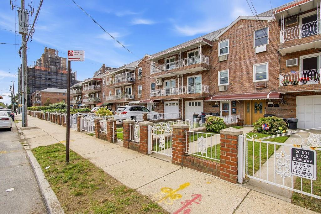 2558 Cropsey Avenue Property Photo 3