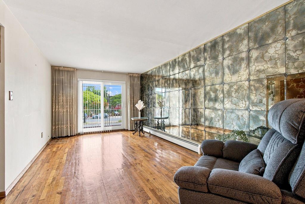 2558 Cropsey Avenue Property Photo 8