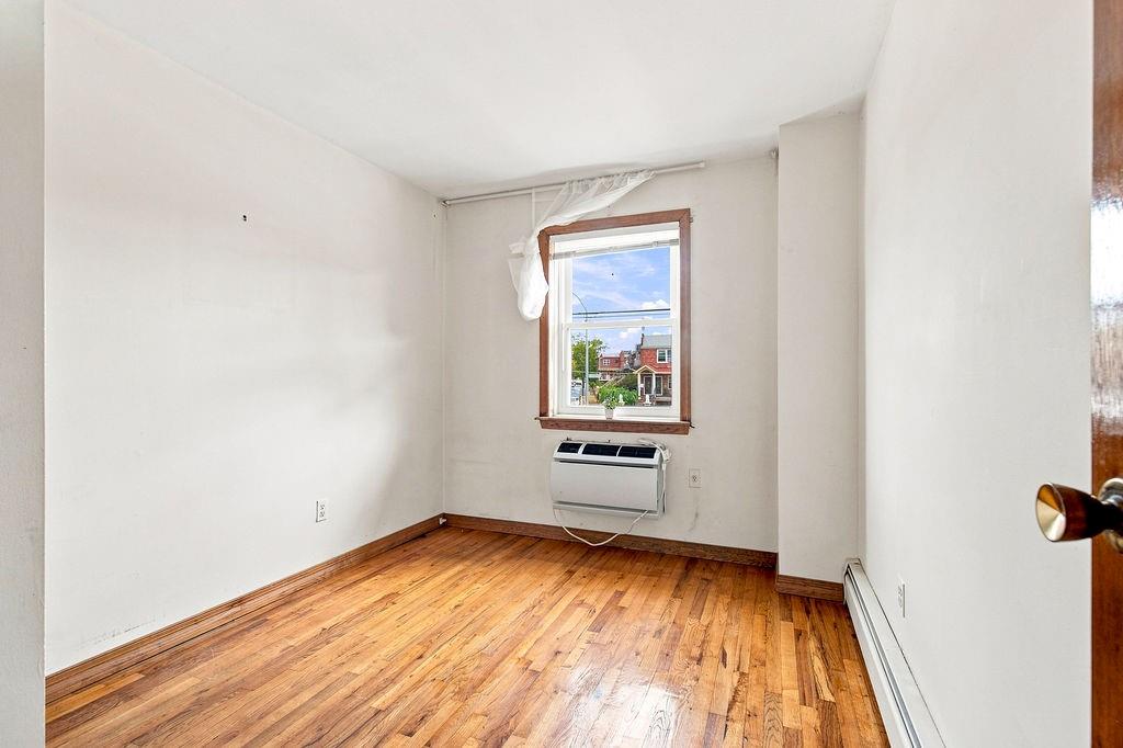 2558 Cropsey Avenue Property Photo 10