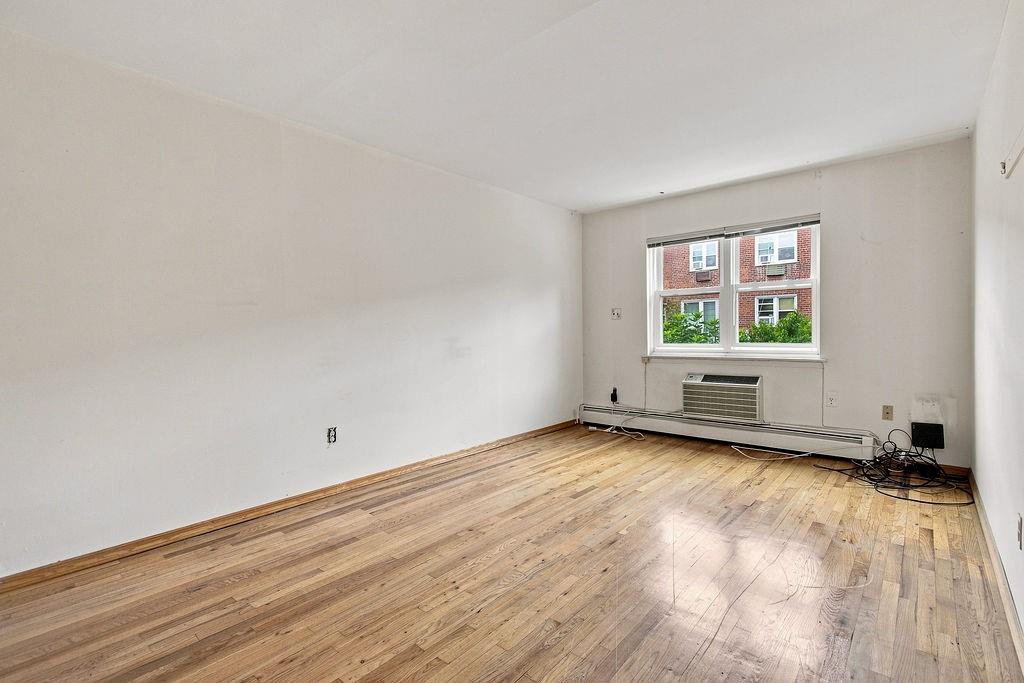 2558 Cropsey Avenue Property Photo 12