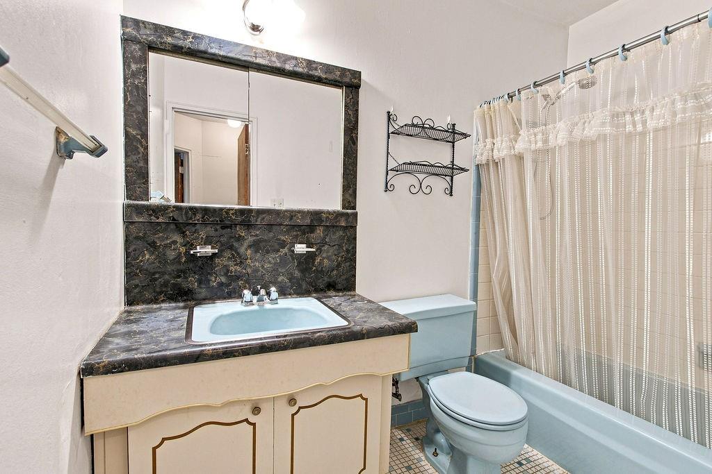 2558 Cropsey Avenue Property Photo 19