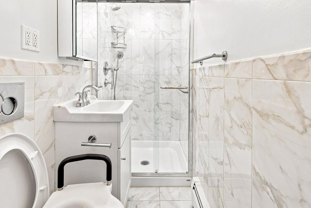 2558 Cropsey Avenue Property Photo 20