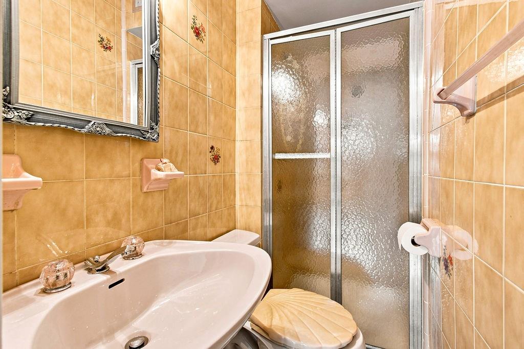 2558 Cropsey Avenue Property Photo 22