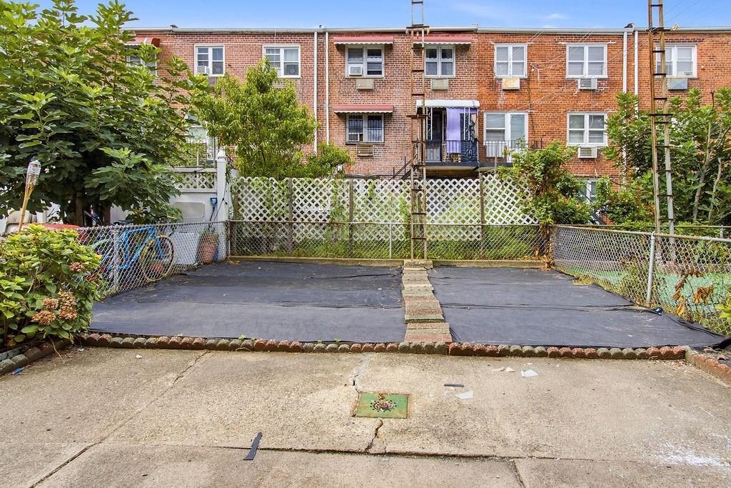 2558 Cropsey Avenue Property Photo 24