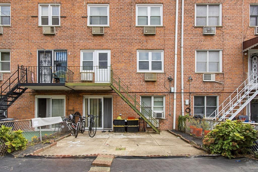 2558 Cropsey Avenue Property Photo 25
