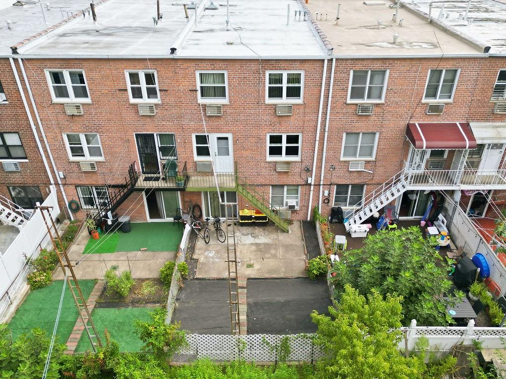 2558 Cropsey Avenue Property Photo 26