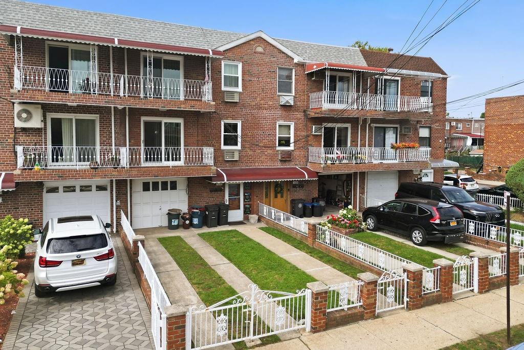 2558 Cropsey Avenue Property Photo 27
