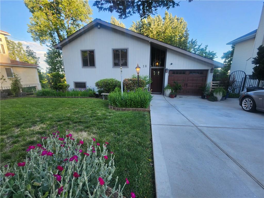 16 Manor Court Property Photo 1