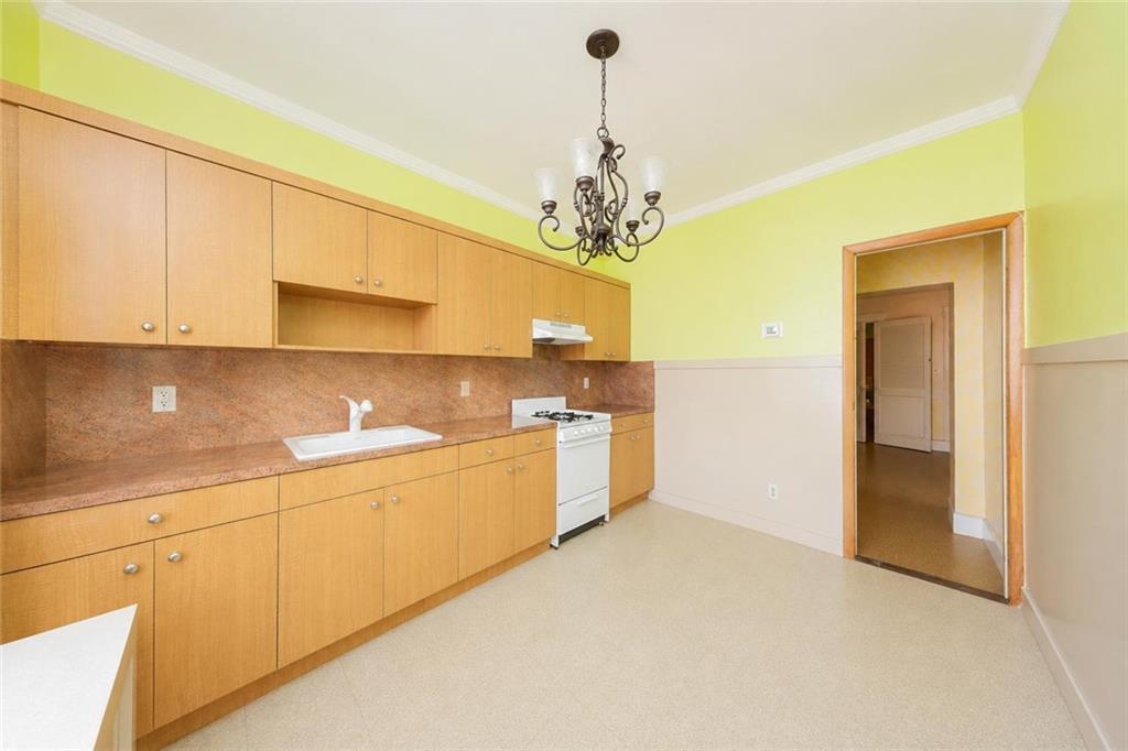 1775 West 9th Street Property Photo 9