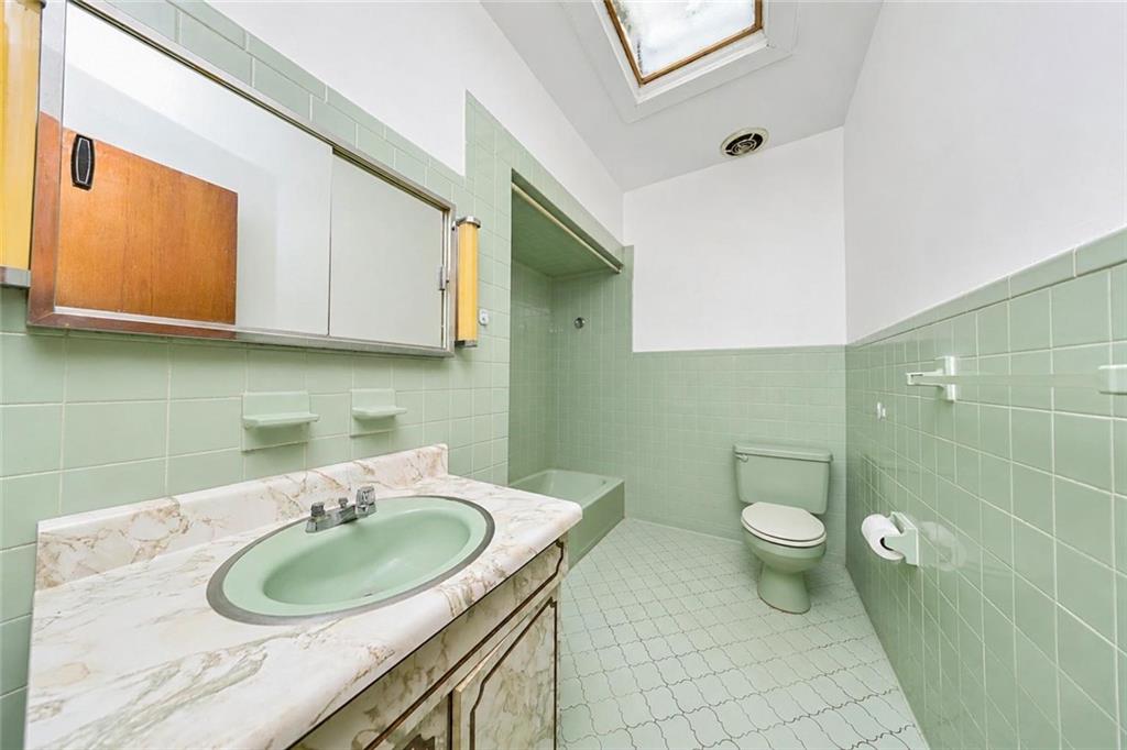 1775 West 9th Street Property Photo 18