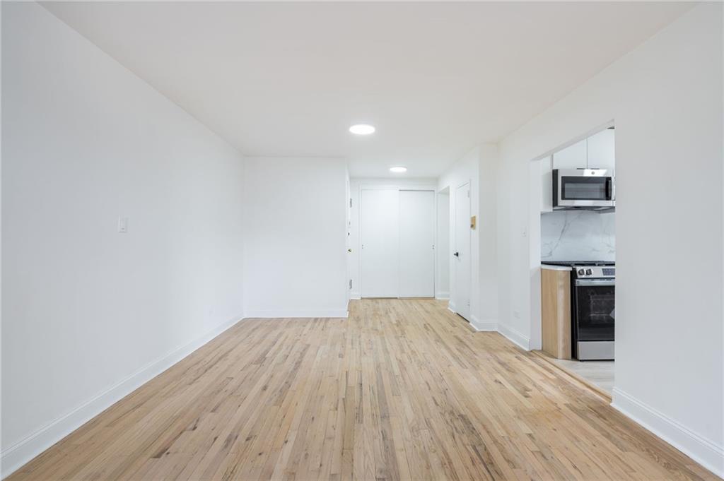 599 East 7th Street 3u Property Photo 4
