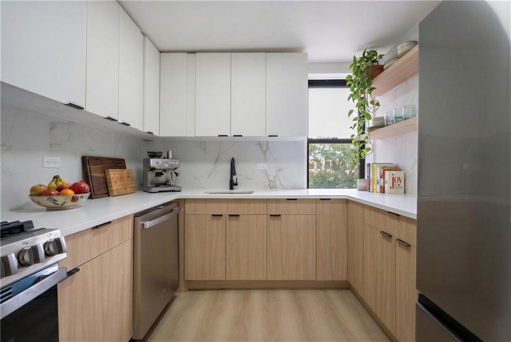 599 East 7th Street 3u Property Photo 6