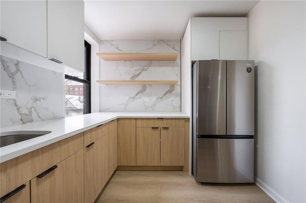 599 East 7th Street 3u Property Photo 7