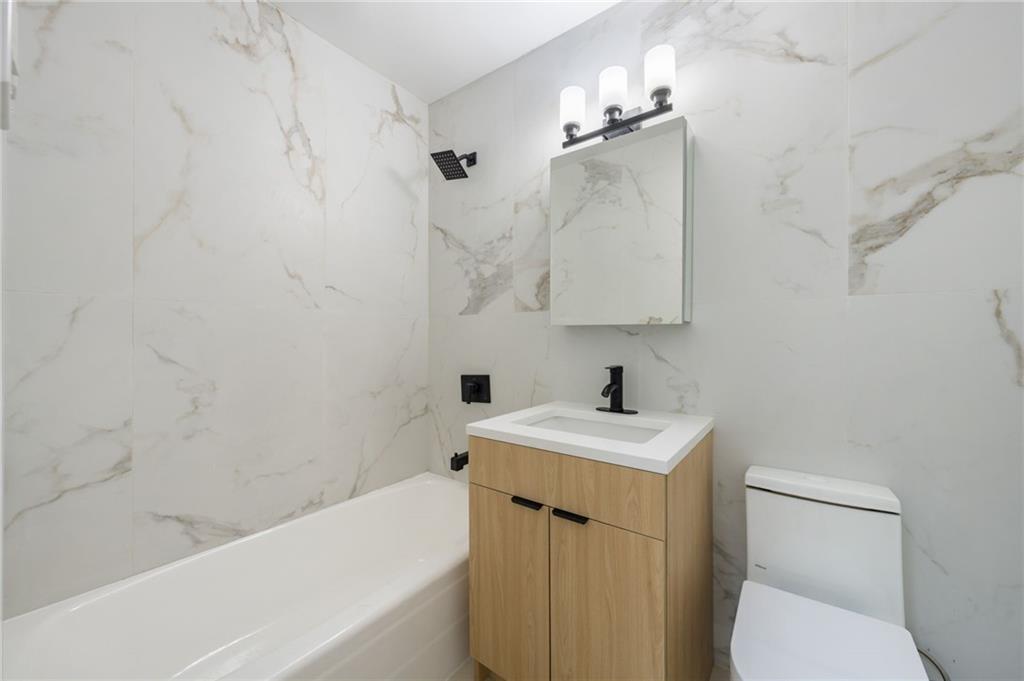 599 East 7th Street 3u Property Photo 14