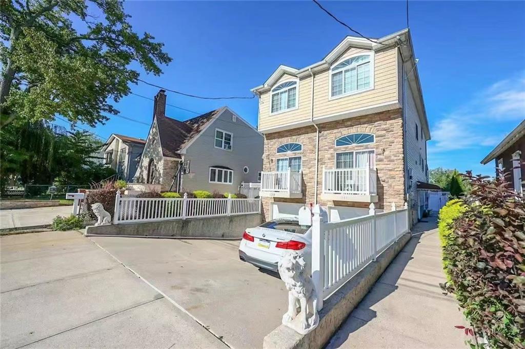 139 Whitman Avenue Property Photo 1