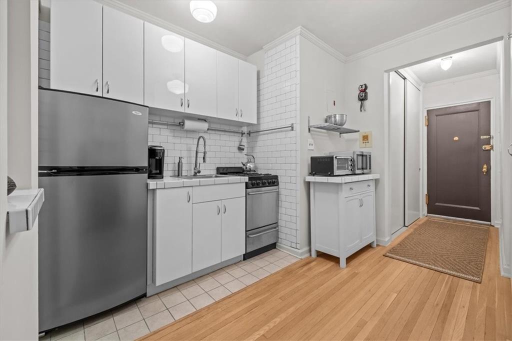 1125 Lorimer Street 2j Property Photo 2