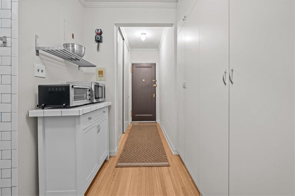 1125 Lorimer Street 2j Property Photo 3