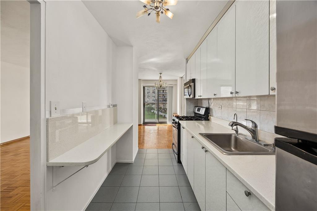 501 Surf Avenue N1 Property Photo 3