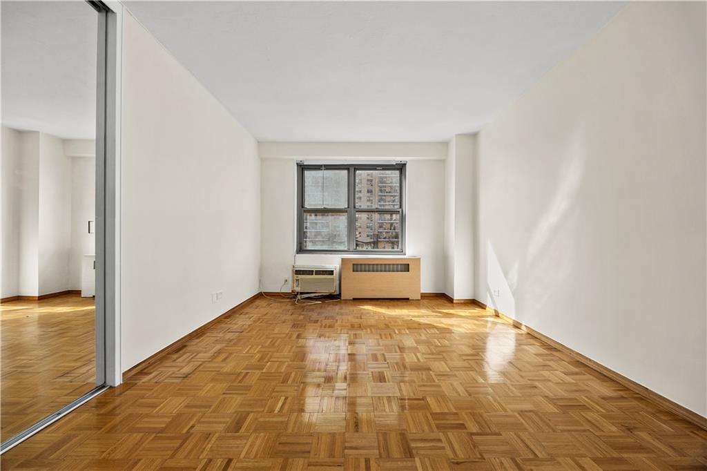501 Surf Avenue N1 Property Photo 9
