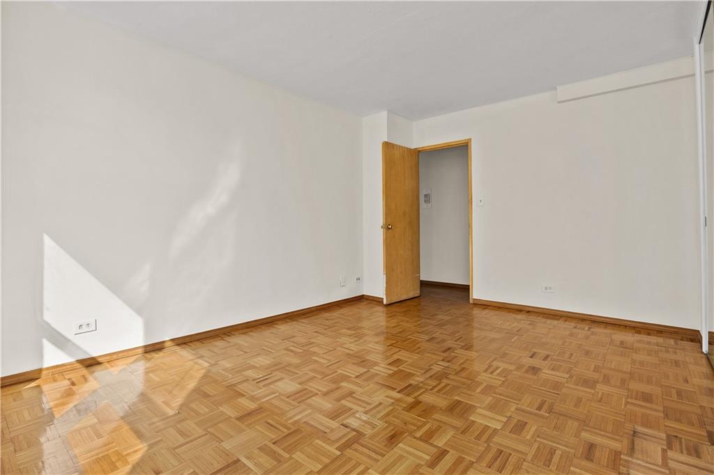501 Surf Avenue N1 Property Photo 10