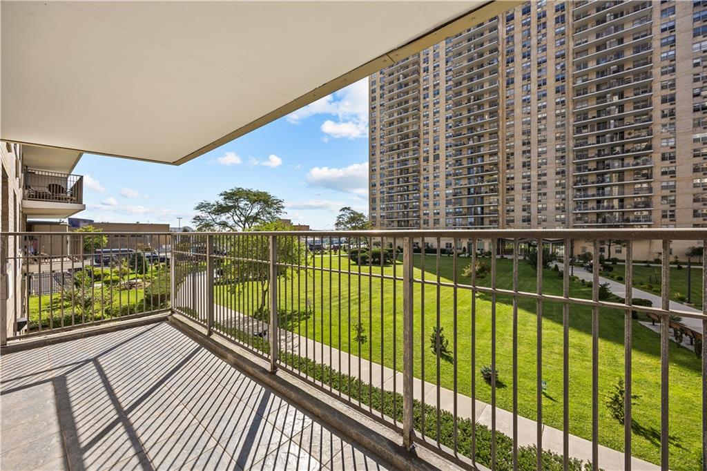 501 Surf Avenue N1 Property Photo 12