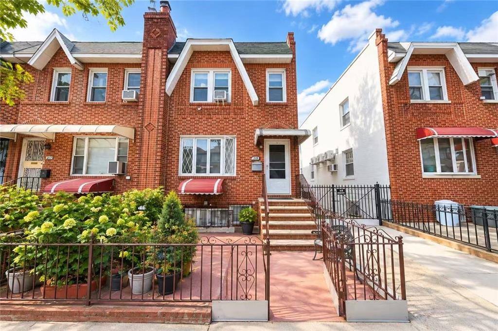1842 West 7th Street Property Photo 1