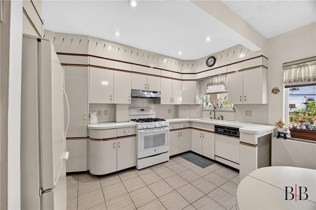 2143 Gerritsen Avenue Property Photo 14