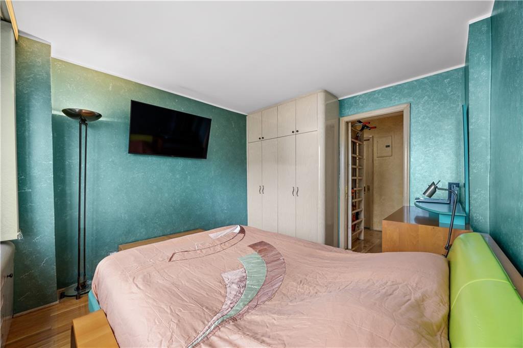 601 Surf Avenue 18e Property Photo 13