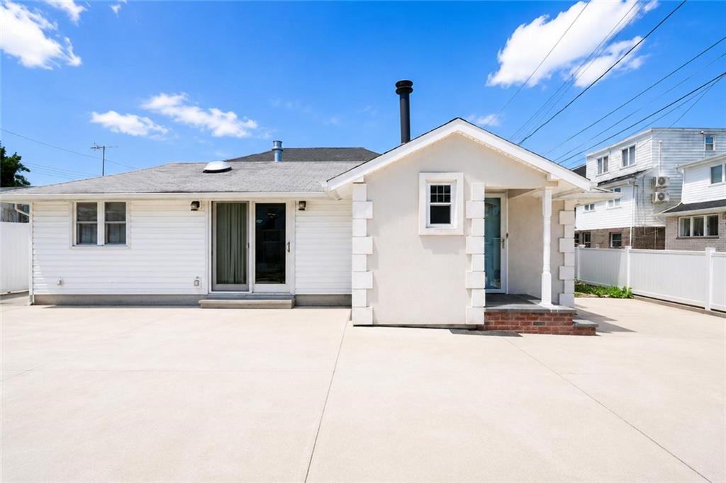 21 Seafoam Street Property Photo 1