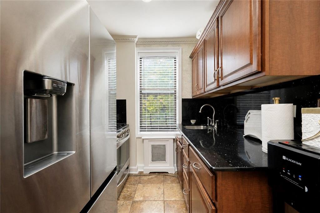 2435 Haring Street 4h Property Photo 6