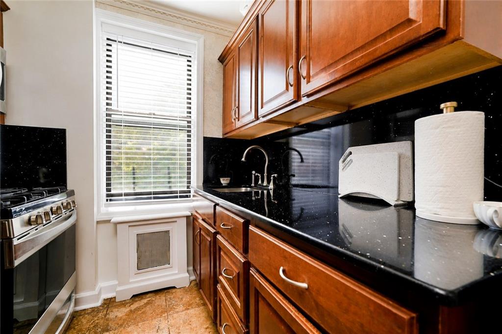 2435 Haring Street 4h Property Photo 7