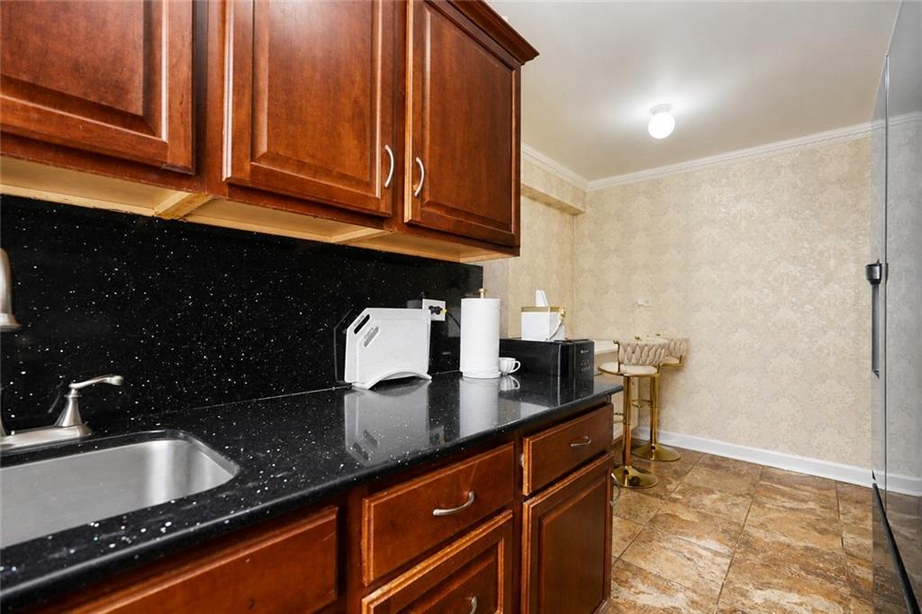 2435 Haring Street 4h Property Photo 8