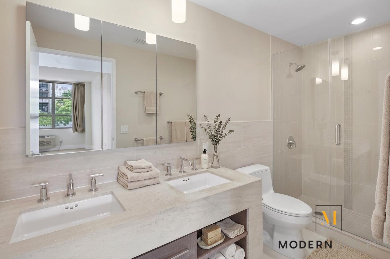 Large 2-bed/ 2-bath By Lic Waterfront Property Photo 8
