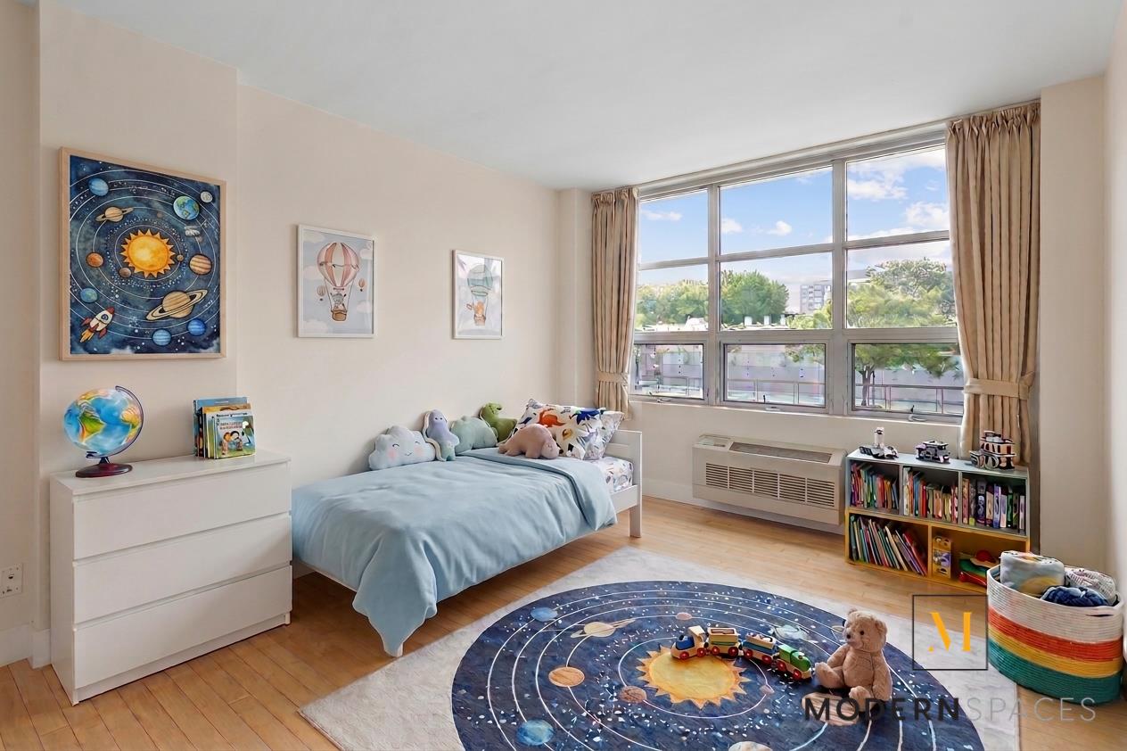 Large 2-bed/ 2-bath By Lic Waterfront Property Photo 9