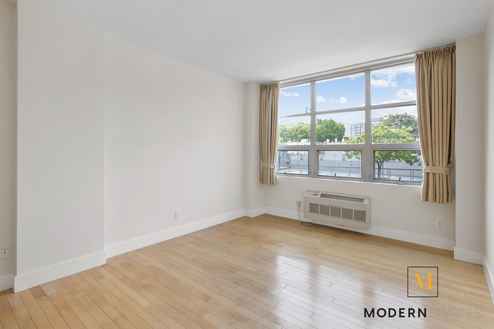 Large 2-bed/ 2-bath By Lic Waterfront Property Photo 15