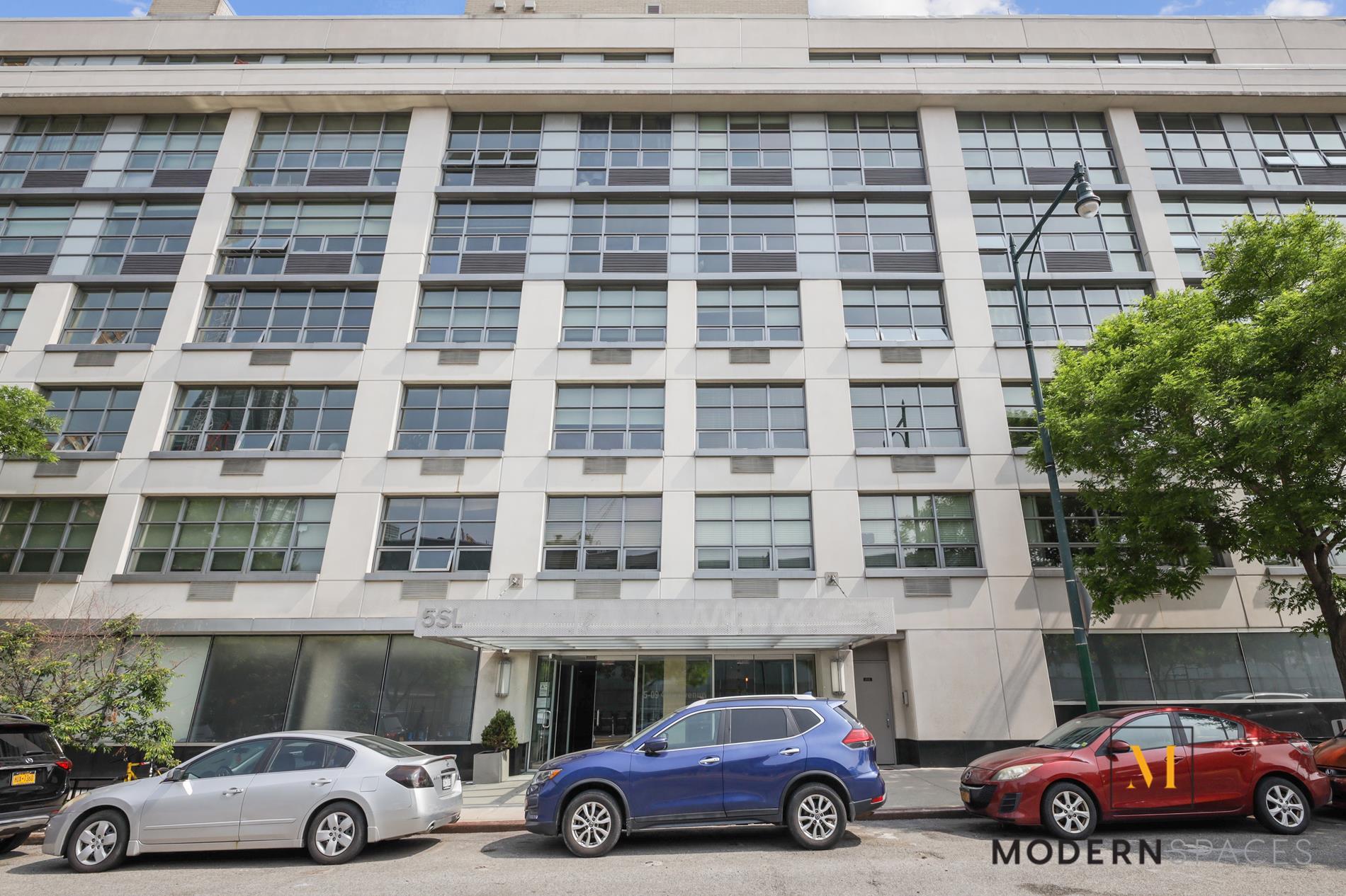 Large 2-bed/ 2-bath By Lic Waterfront Property Photo 18