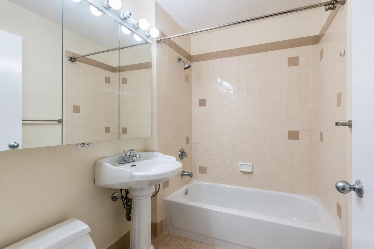 4-74 48th Avenue Property Photo 18