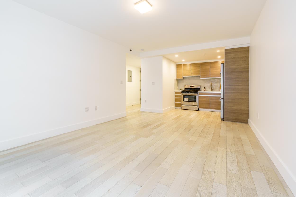 Large 1-bed For Immediate Occupancy By Lic Waterfront Property Photo 3