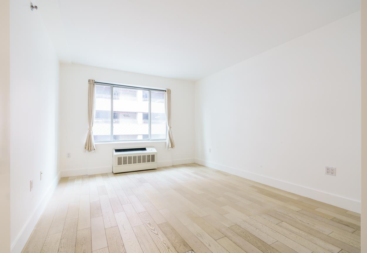 Large 1-bed For Immediate Occupancy By Lic Waterfront Property Photo 4