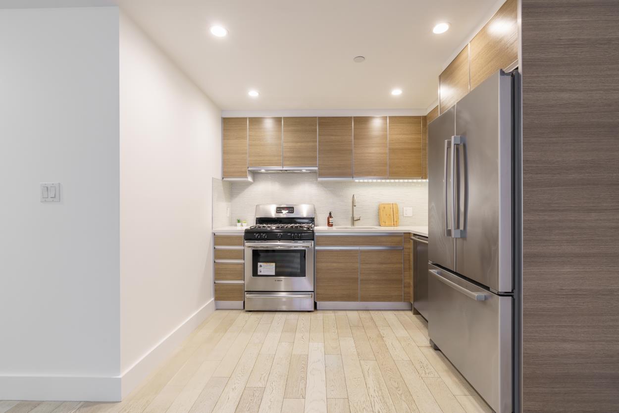 Large 1-bed For Immediate Occupancy By Lic Waterfront Property Photo 7