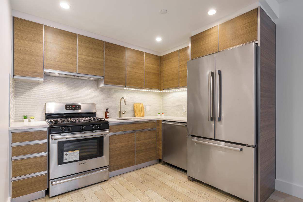 Large 1-bed For Immediate Occupancy By Lic Waterfront Property Photo 8
