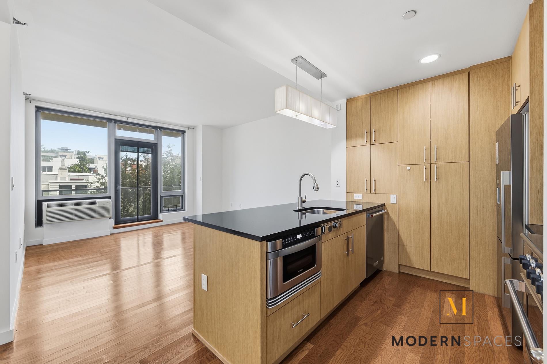 5-49 Borden Avenue Property Photo 1
