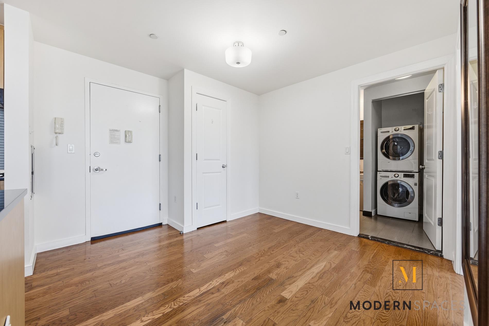 5-49 Borden Avenue Property Photo 4
