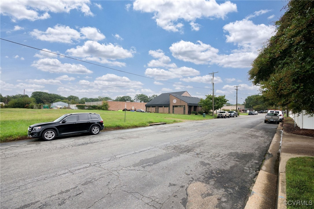 6504 Dickens Pl Property Photo 8