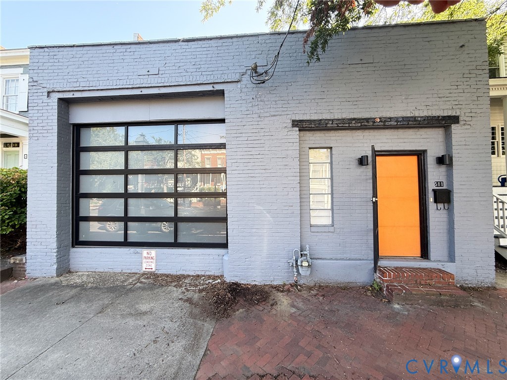 511 W Clay St Property Photo 1