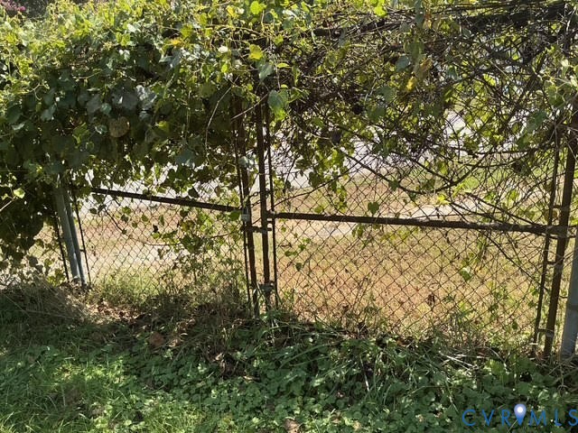 2025 Dupuy Rd Property Photo 9