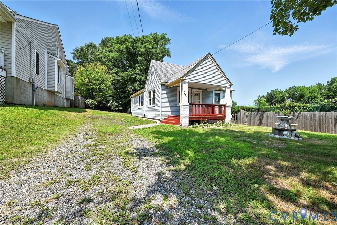 1503 Columbia St Property Photo 2