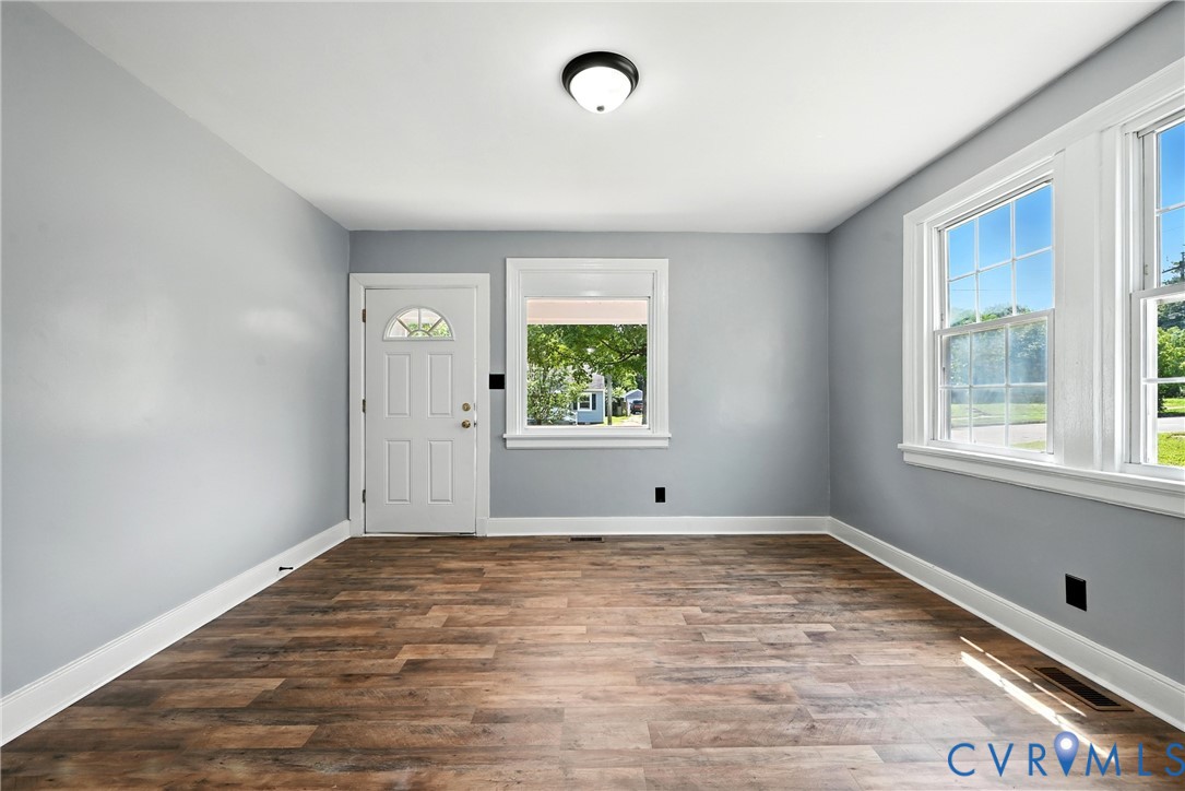 1503 Columbia St Property Photo 5