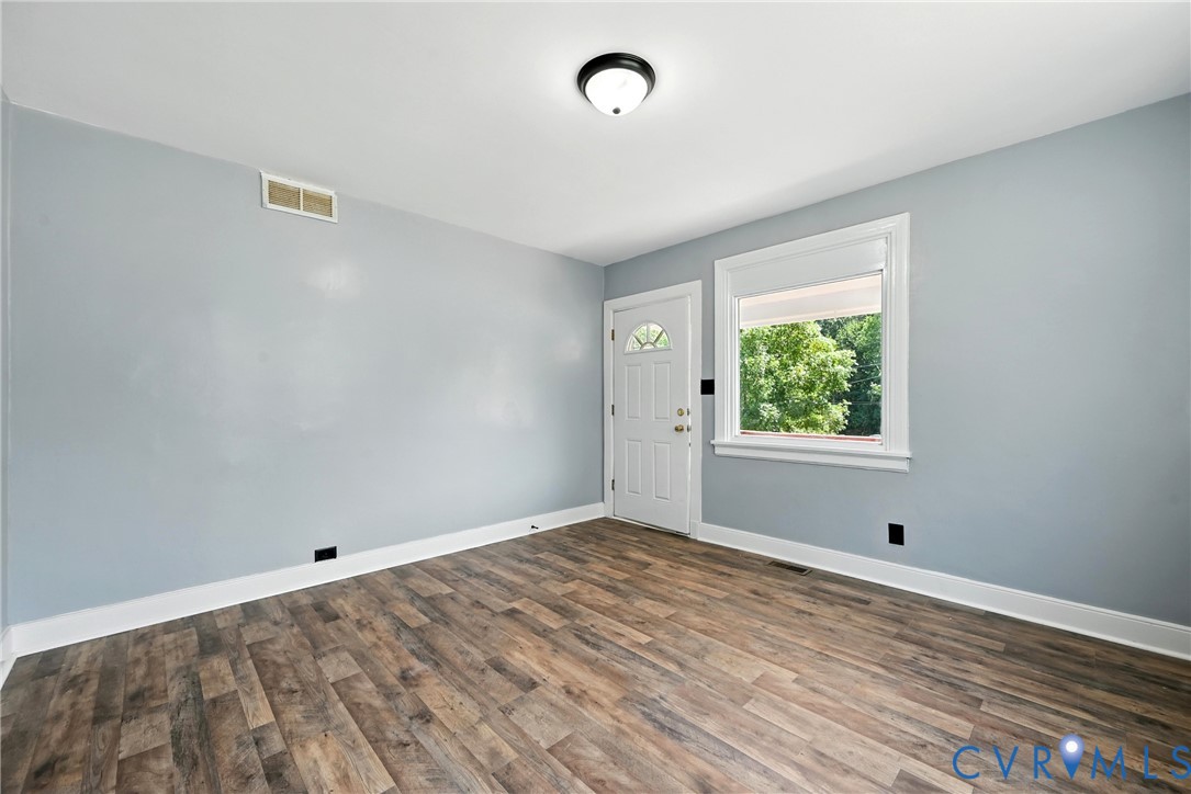 1503 Columbia St Property Photo 6